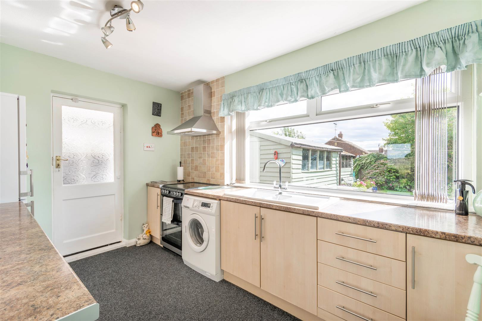 112 Eckington Road, Coal Aston, S18 3AY, photo 5