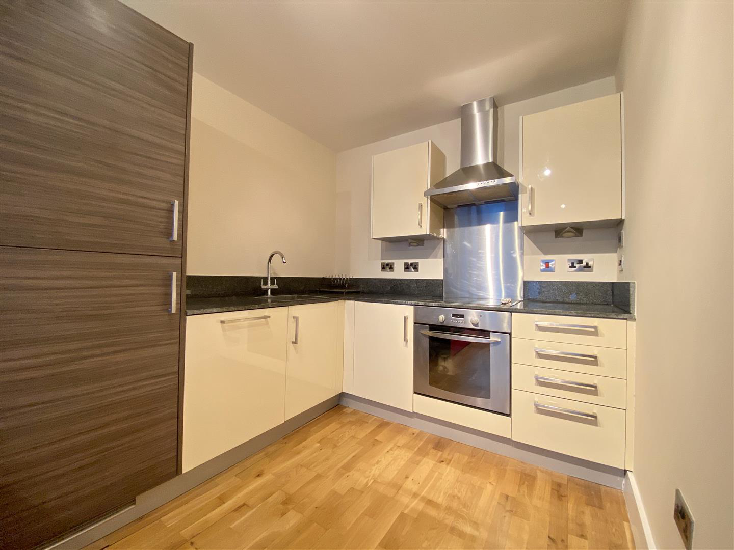 Apartment 522, Wicker Riverside, 2 North Bank, S3 8JA, photo 4