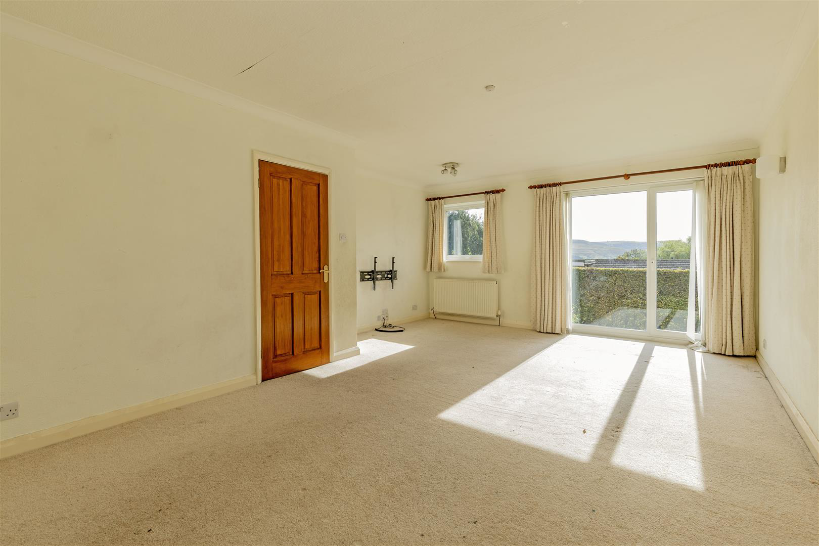 Ashopton Drive, Bamford, Hope Valley, photo 3
