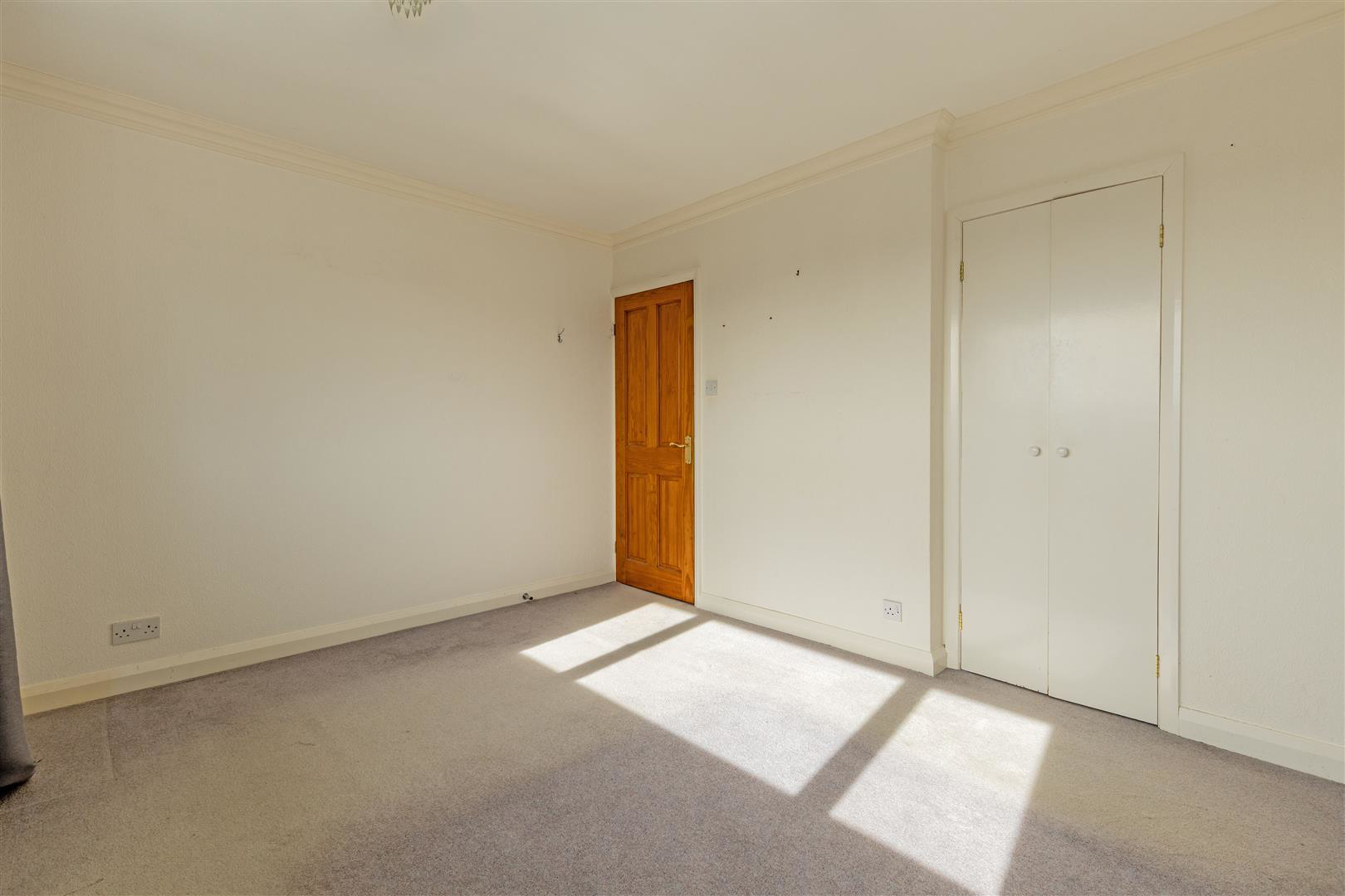 Ashopton Drive, Bamford, Hope Valley, photo 13