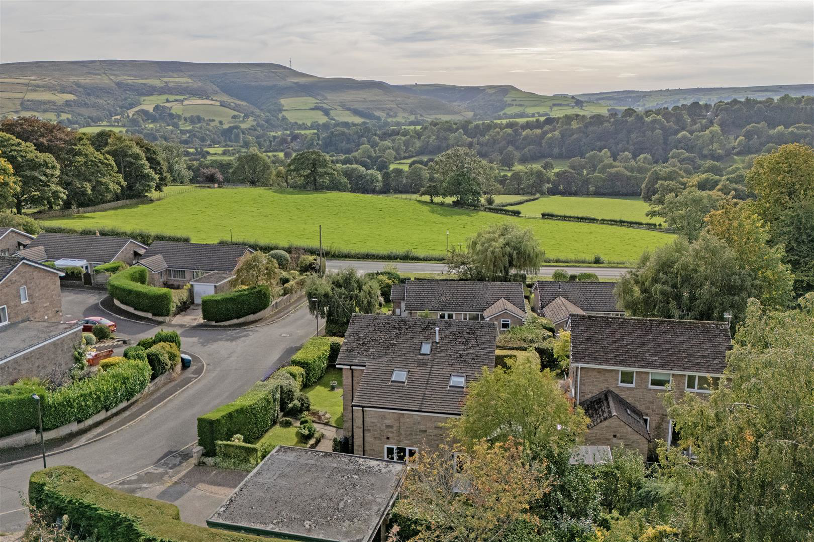 Ashopton Drive, Bamford, Hope Valley, photo 2