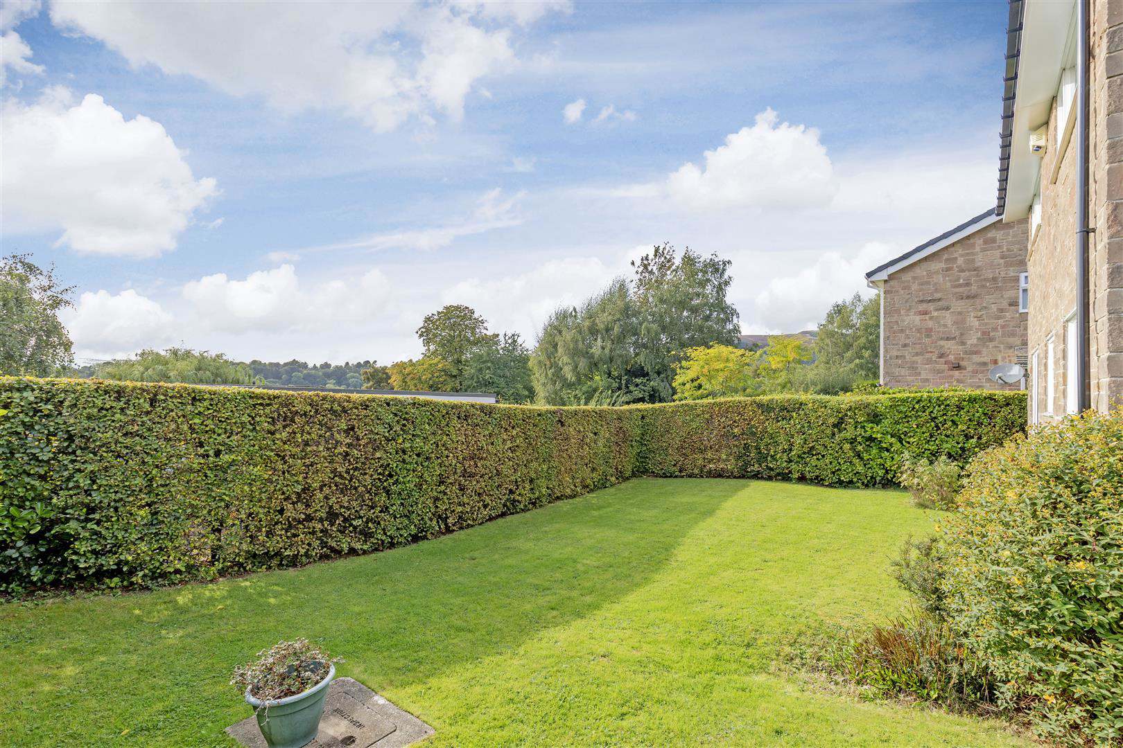 Ashopton Drive, Bamford, Hope Valley, photo 9
