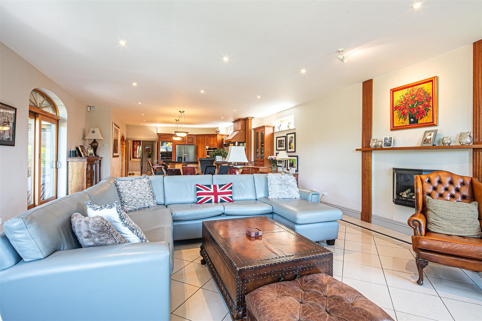 Sitting room to kitchen