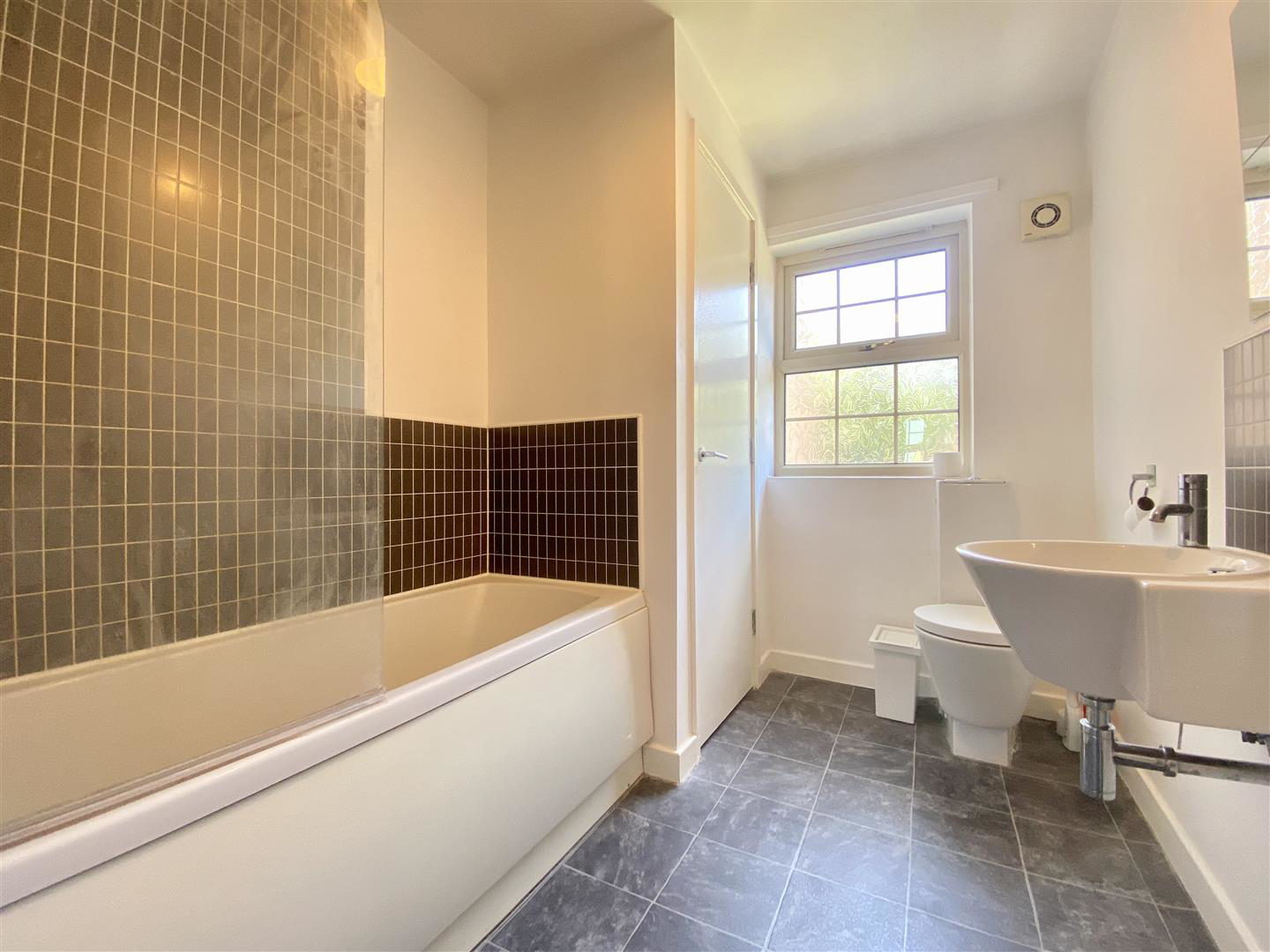 Farnley Road, Woodfield Plantation, Doncaster, photo 10