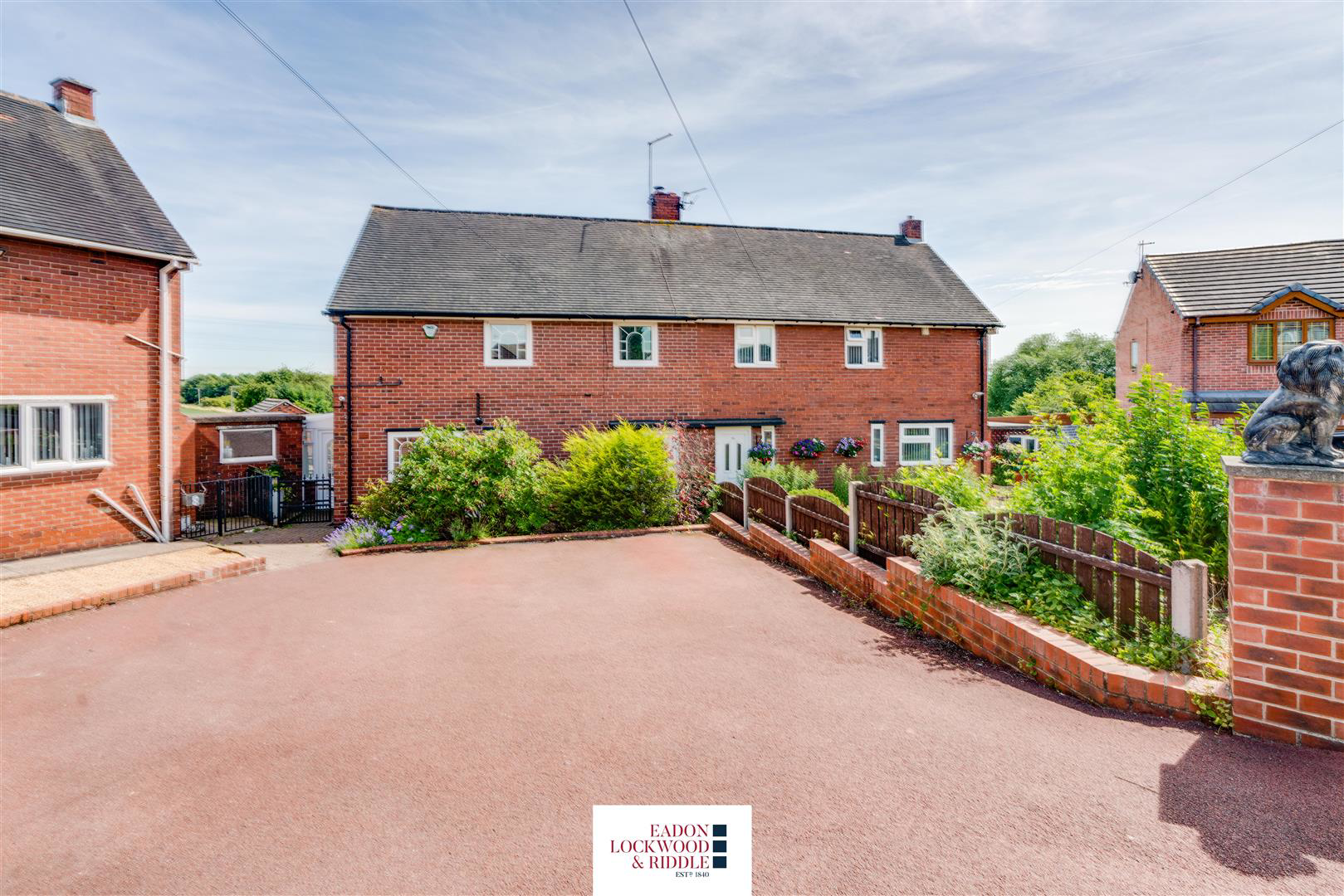 Lesmond Crescent, Little Houghton, Barnsley, photo 2