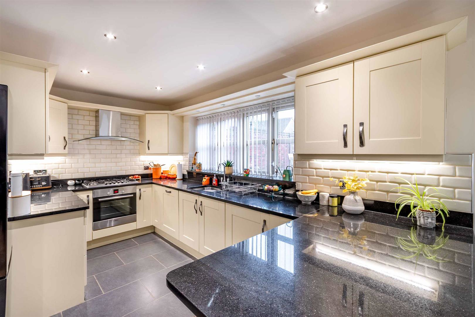 Doncaster Road, Braithwell, Rotherham, photo 14
