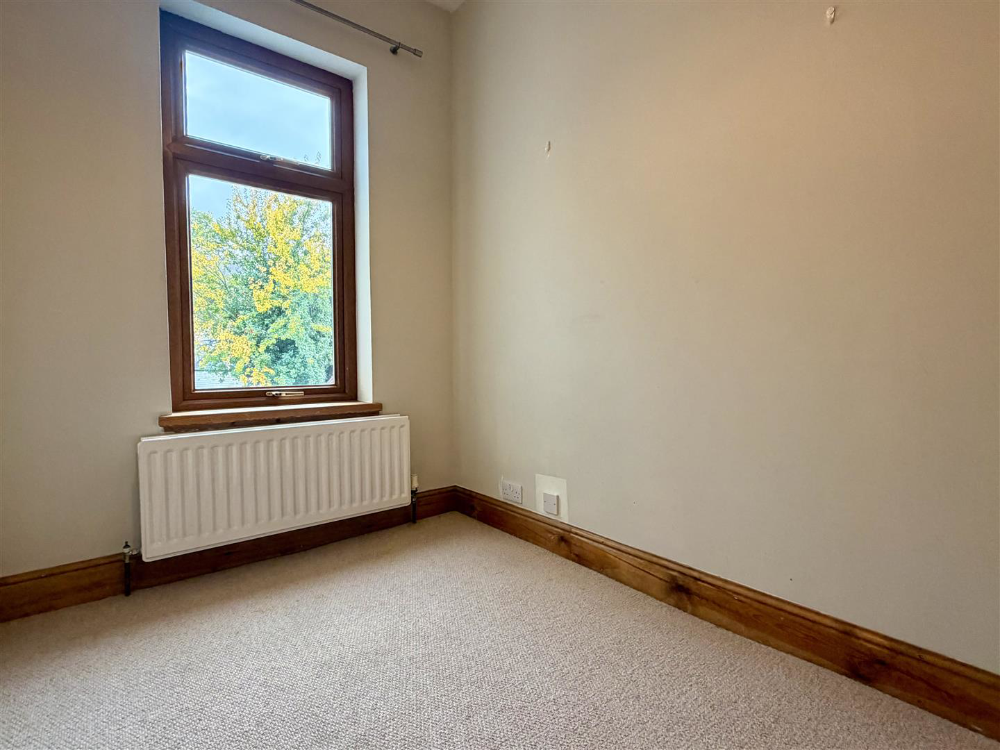 Victoria Road, Bamford, Hope Valley, photo 15