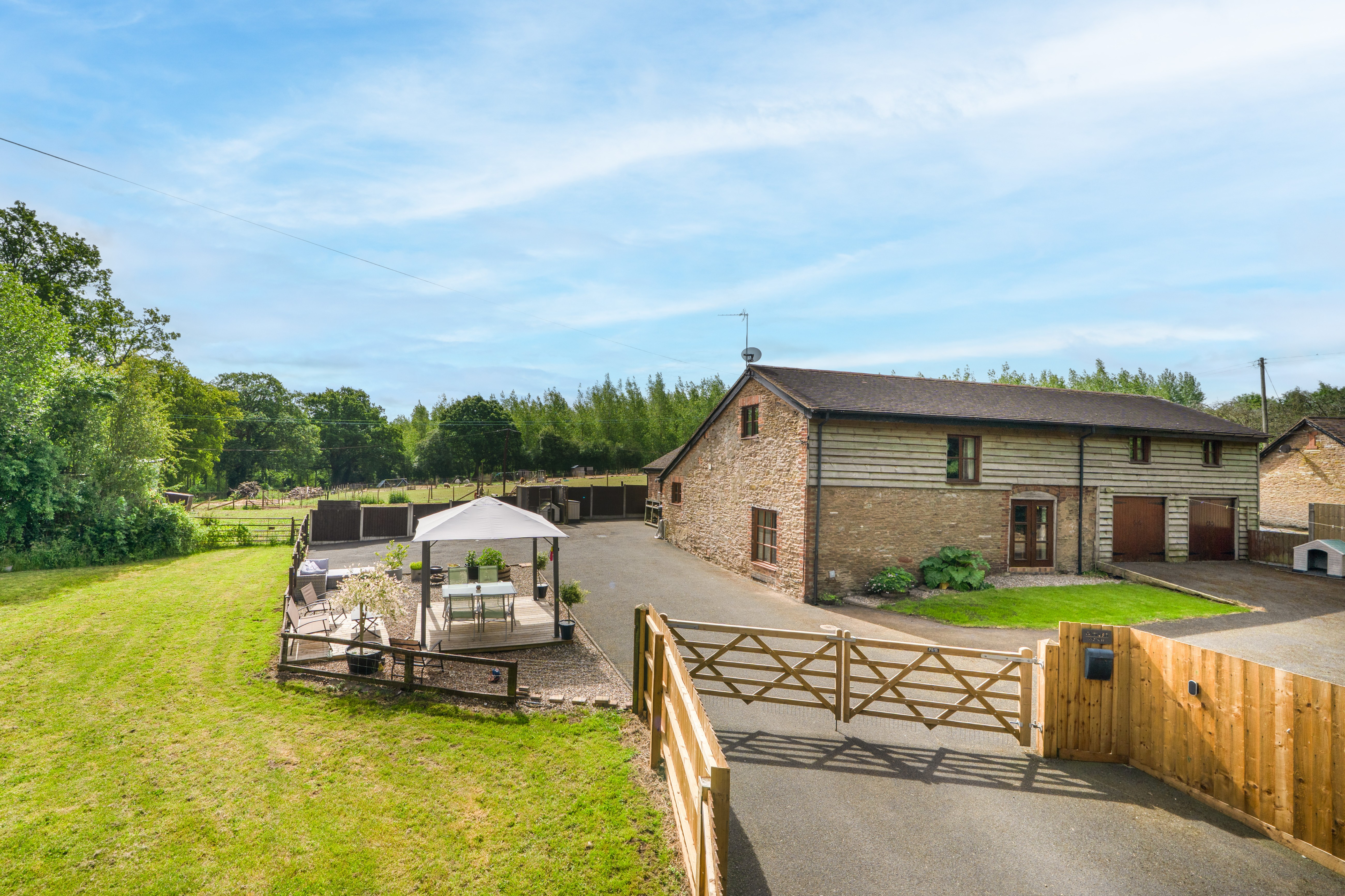 Deasland Lane, Heightington, DY12