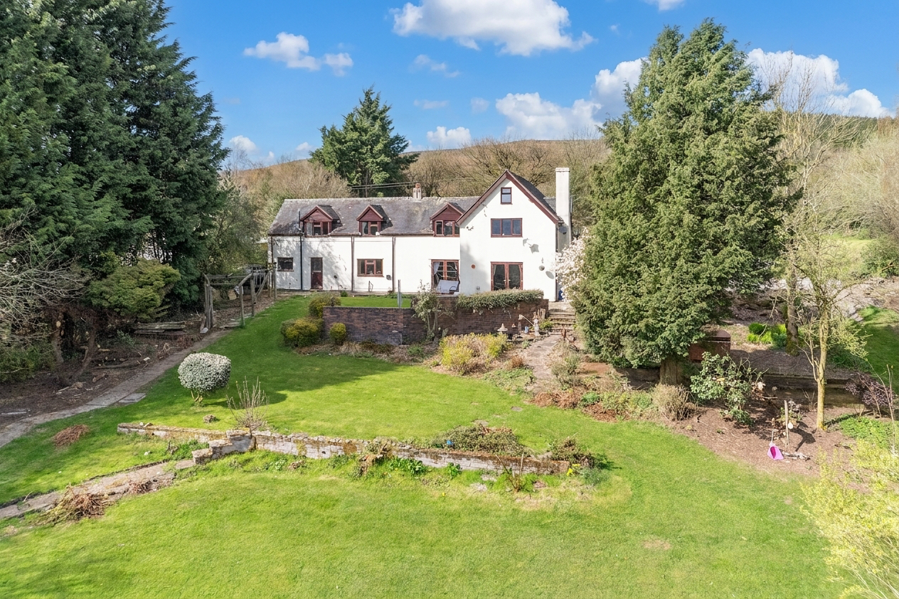 6 Thorne Lane, Blackford, WV16
