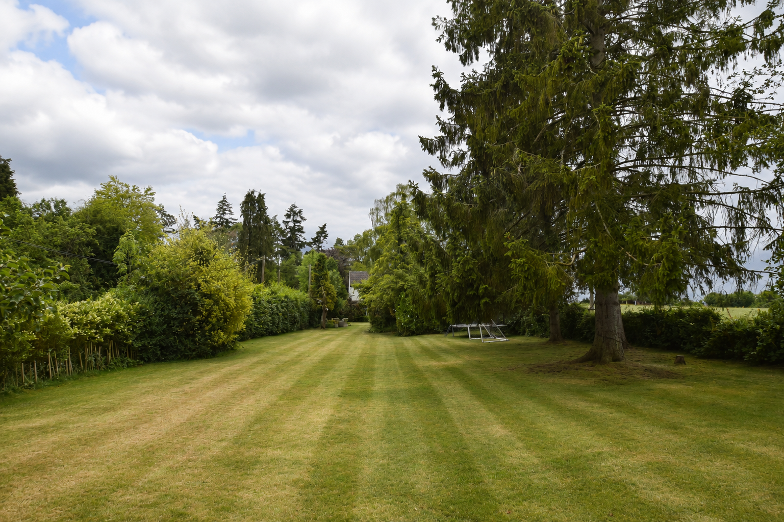 St. Dunstans Lane, Rochford, WR15, photo 9
