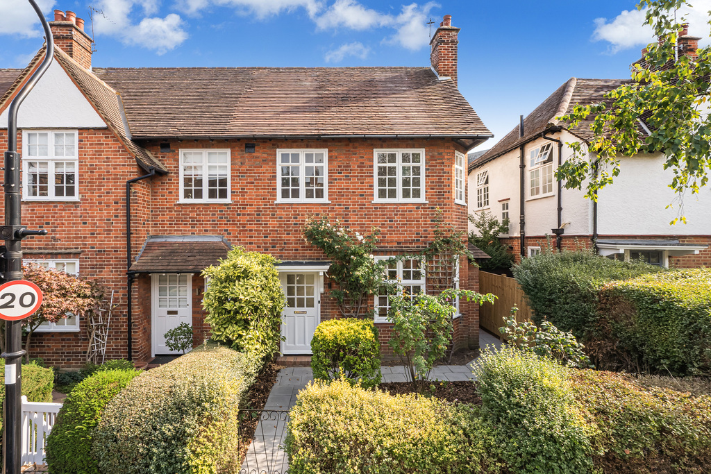 Holyoake Walk, Ealing, London, W5