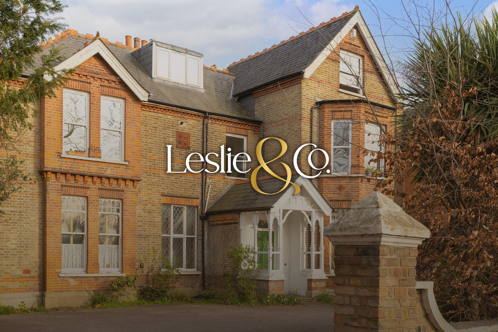 Gunnersbury Avenue, Ealing, London, W5
