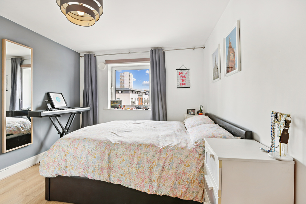 Holland Gardens, Brentford, London, TW8, photo 8