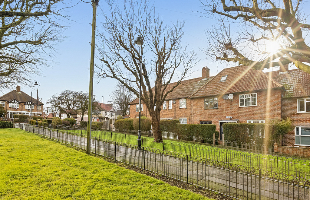 Hall Drive, Hanwell, London, W7, photo 25