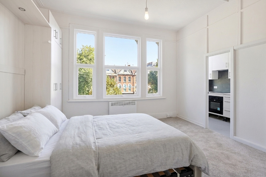 The Avenue, Ealing, London, W13