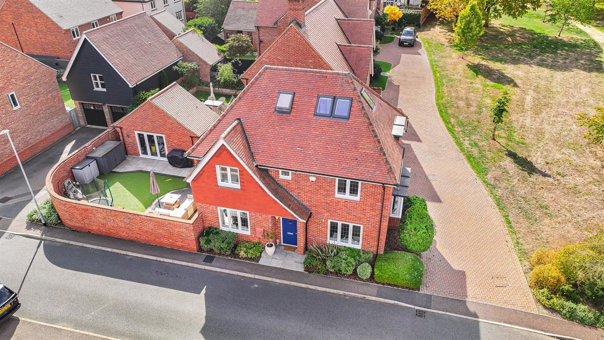 Bowlby Hill, Harlow, photo 39
