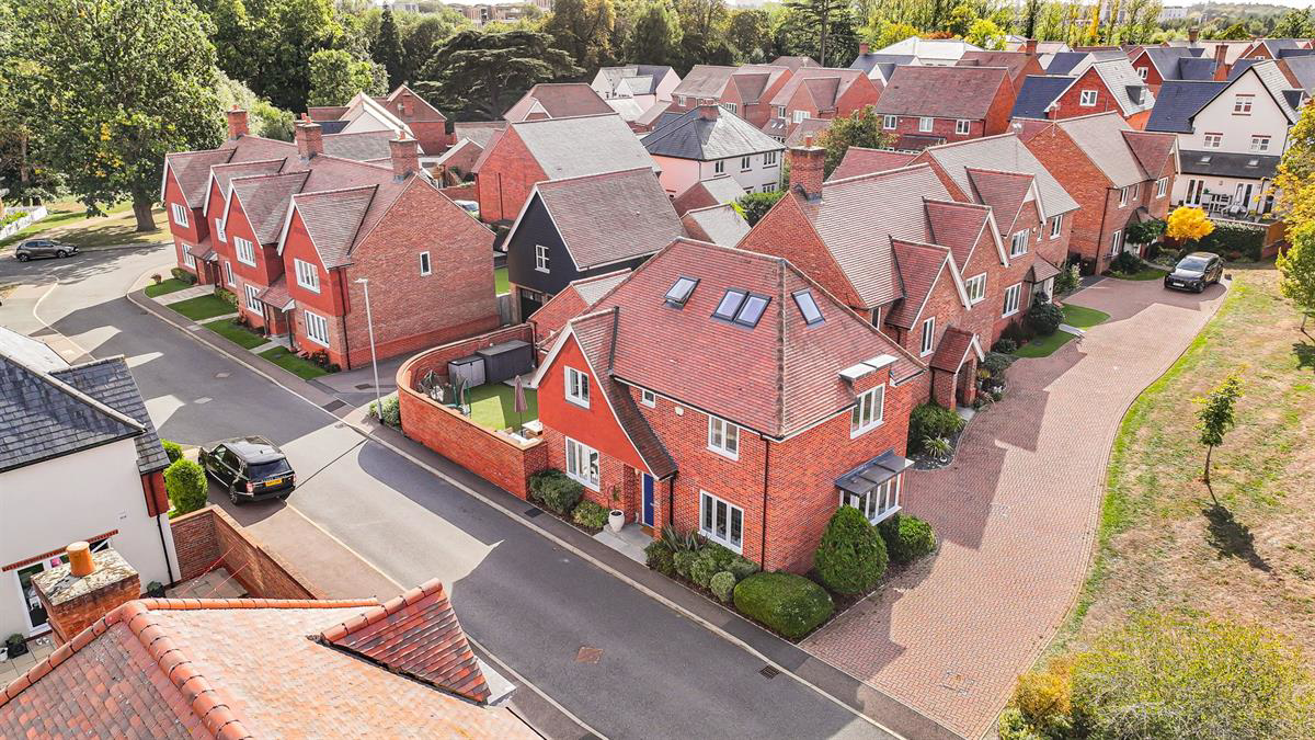 Bowlby Hill, Harlow, photo 40