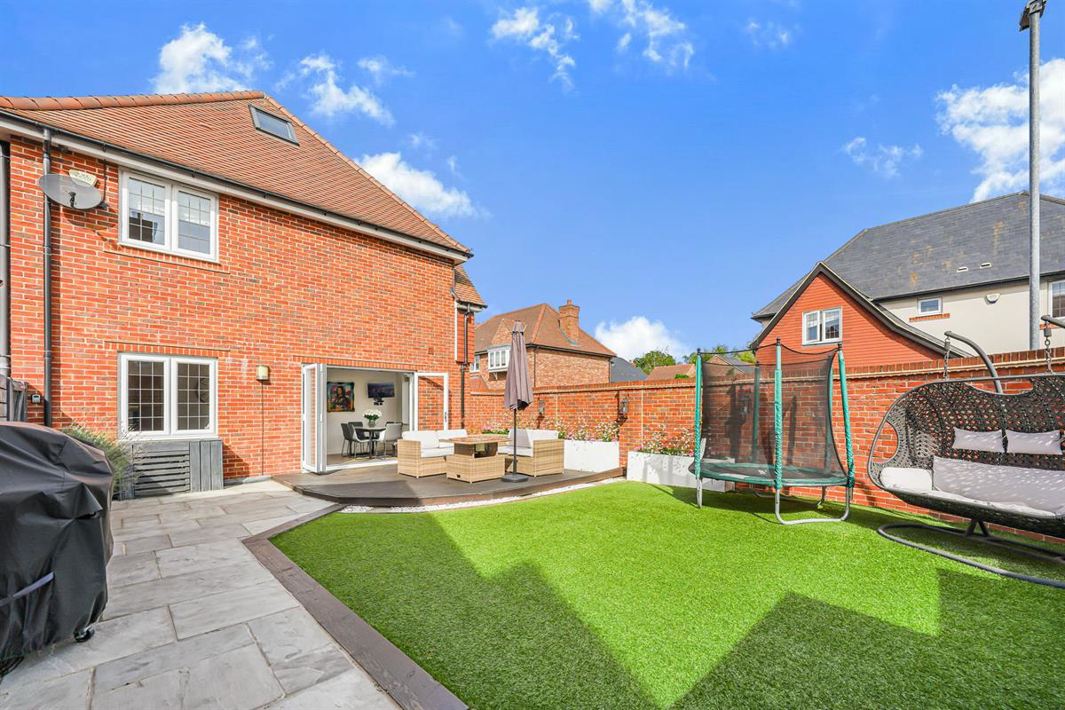 Bowlby Hill, Harlow, photo 21