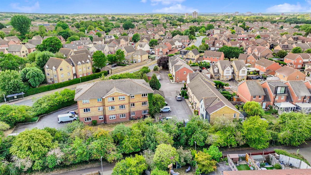 Bentley Drive, Harlow, photo 32