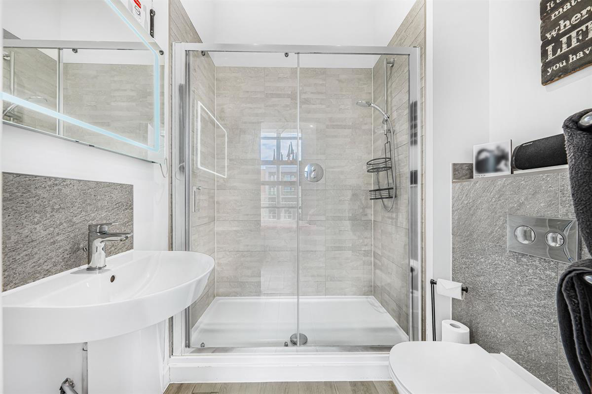 Flat , Edinburgh House, Harlow, photo 17