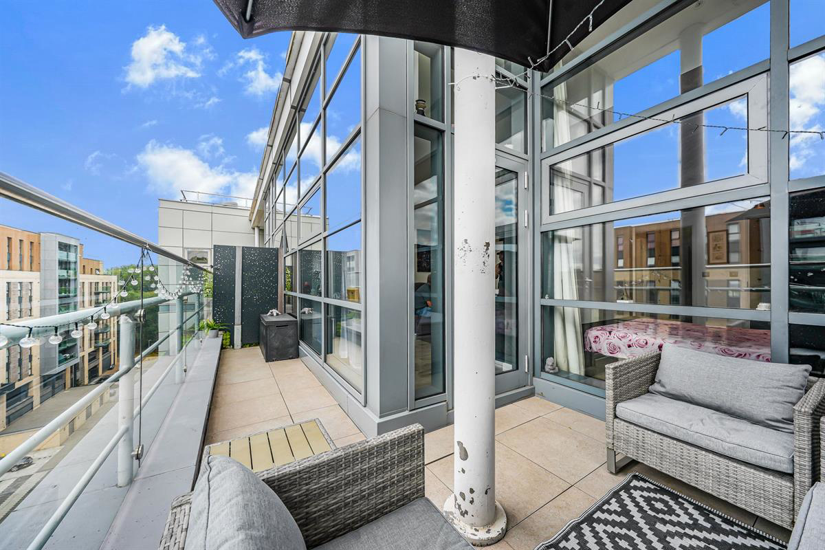 Flat , Edinburgh House, Harlow, photo 10