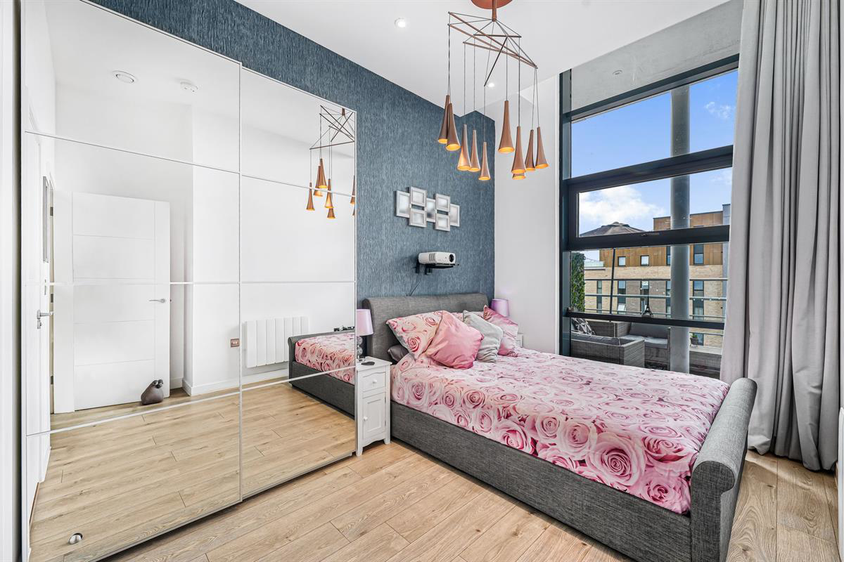 Flat , Edinburgh House, Harlow, photo 14