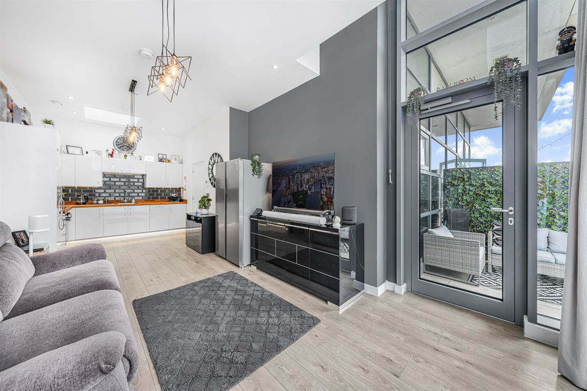 Flat , Edinburgh House, Harlow, photo 4