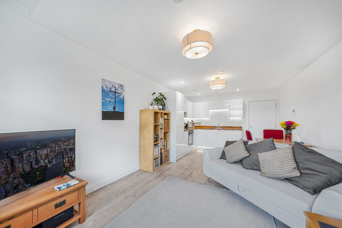 Flat , Edinburgh House, Harlow, photo 4