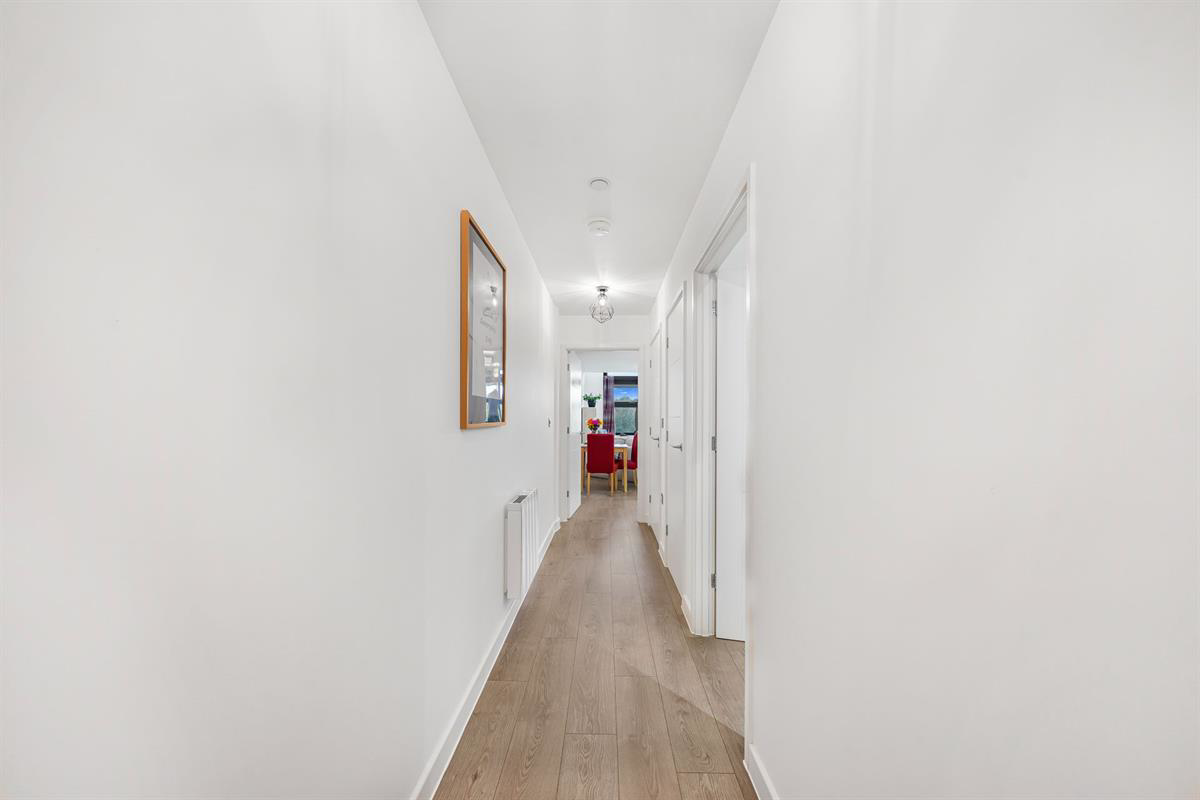 Flat , Edinburgh House, Harlow, photo 11