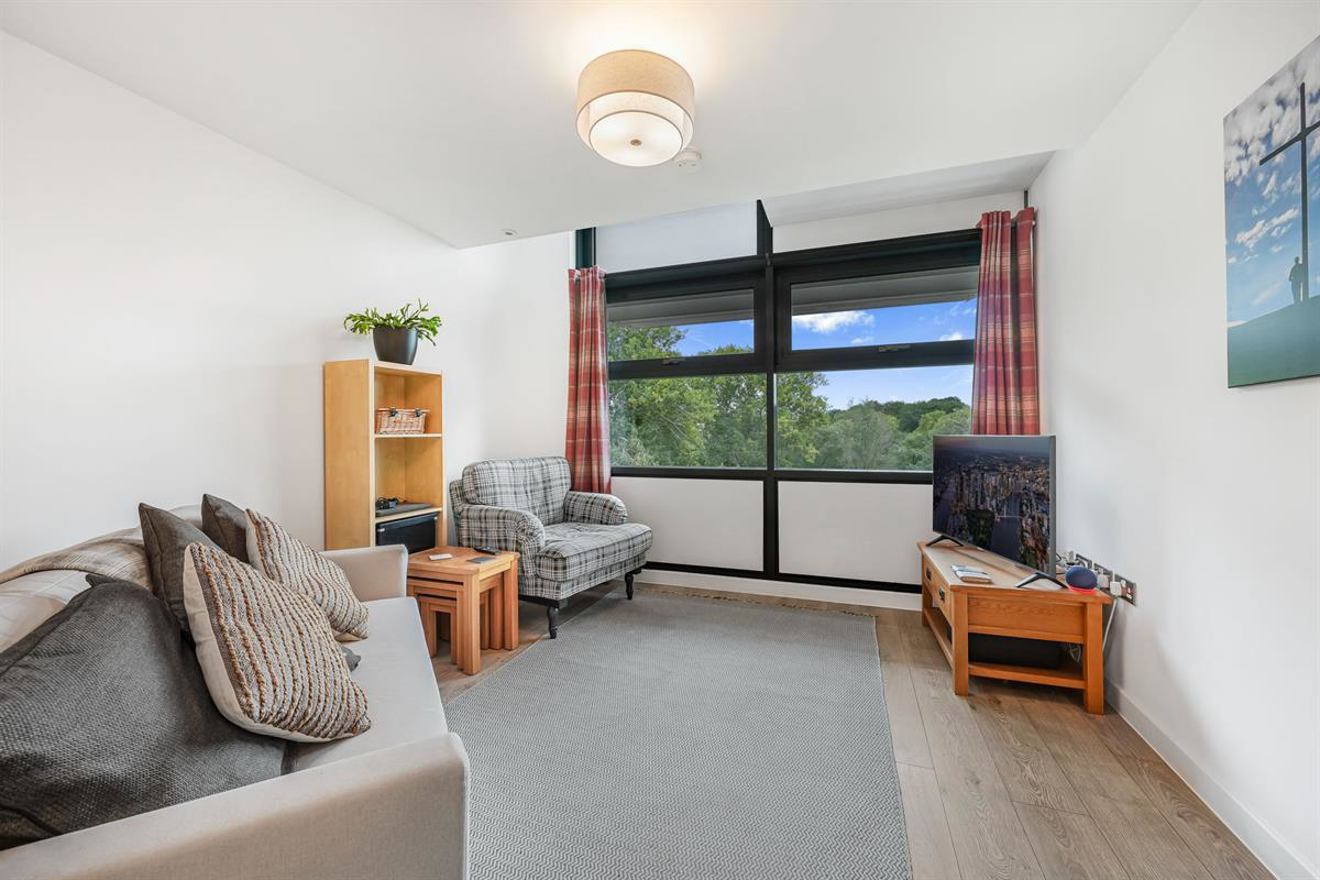 Flat , Edinburgh House, Harlow, photo 9