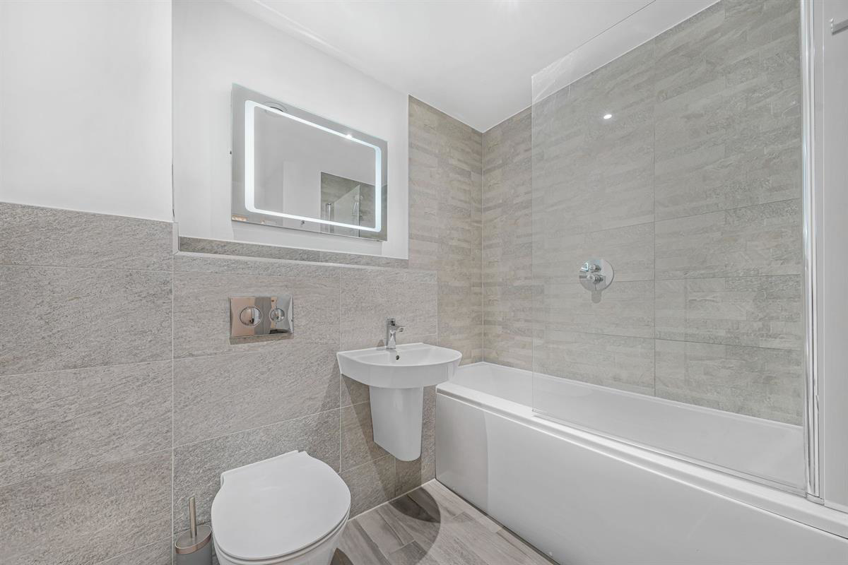Flat , Edinburgh House, Harlow, photo 7