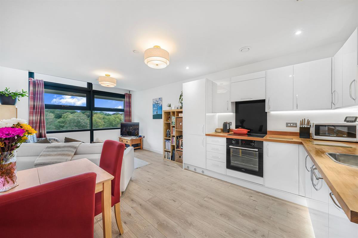 Flat , Edinburgh House, Harlow, photo 5