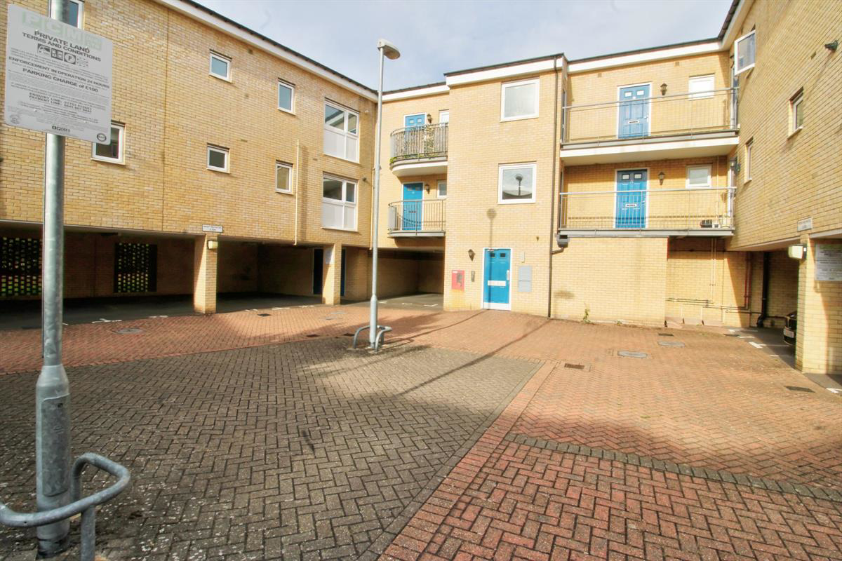 Spectre Court, Hatfield
