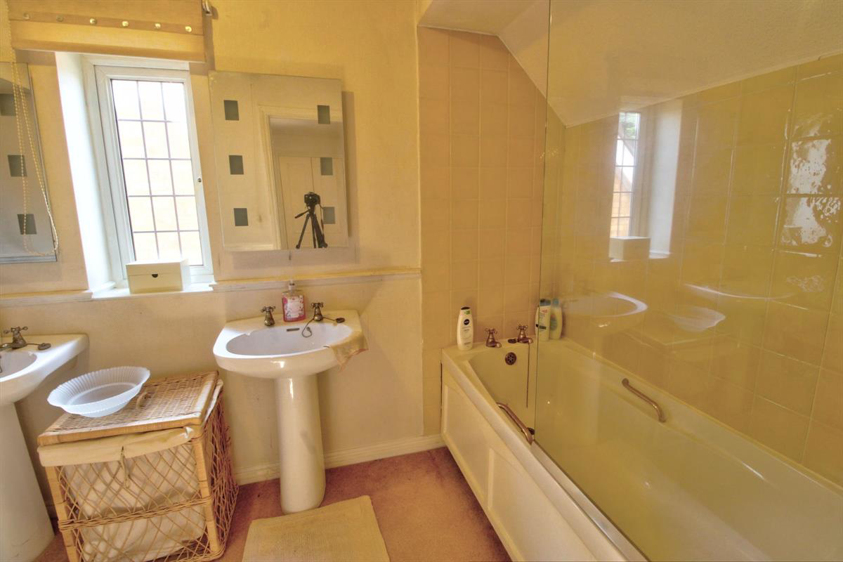 Bakery Close, Roydon, Harlow, photo 21