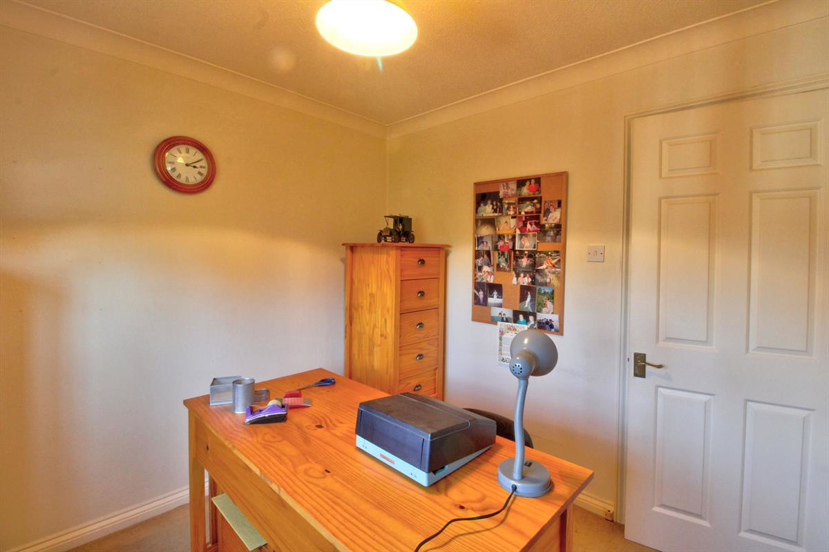 Bakery Close, Roydon, Harlow, photo 11
