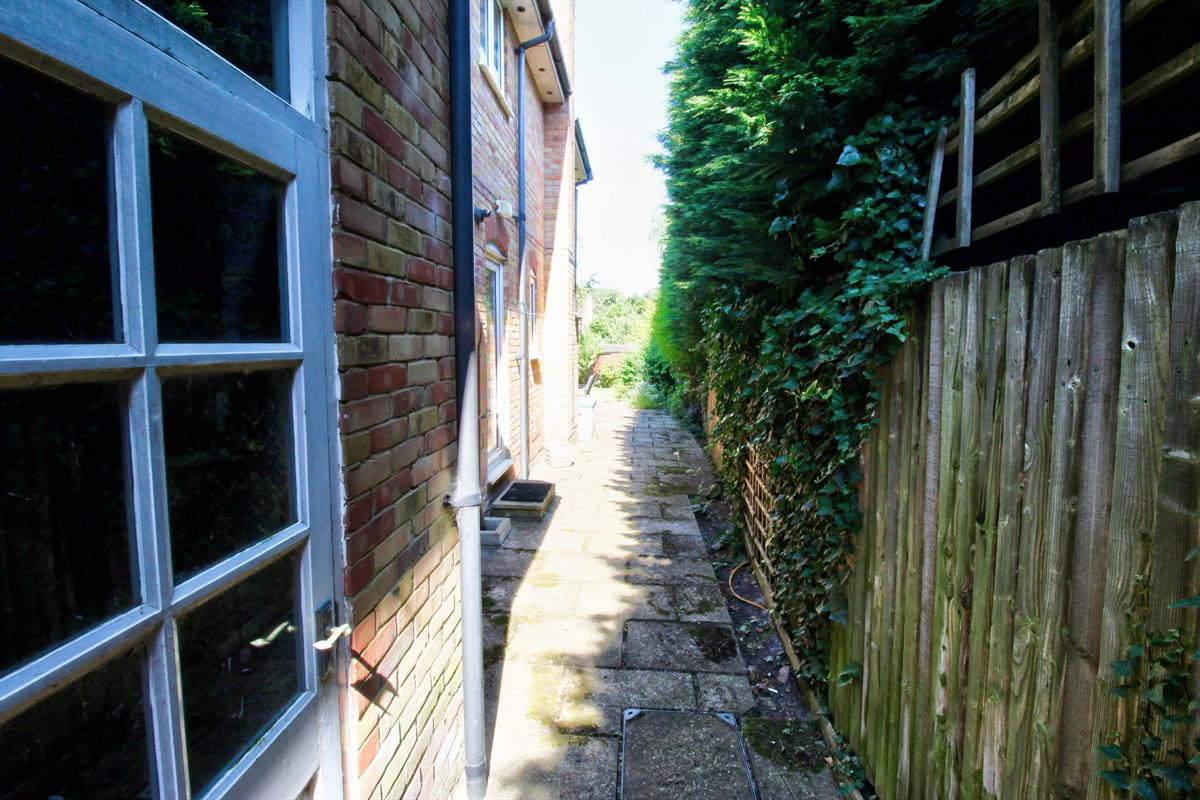 Bakery Close, Roydon, Harlow, photo 28
