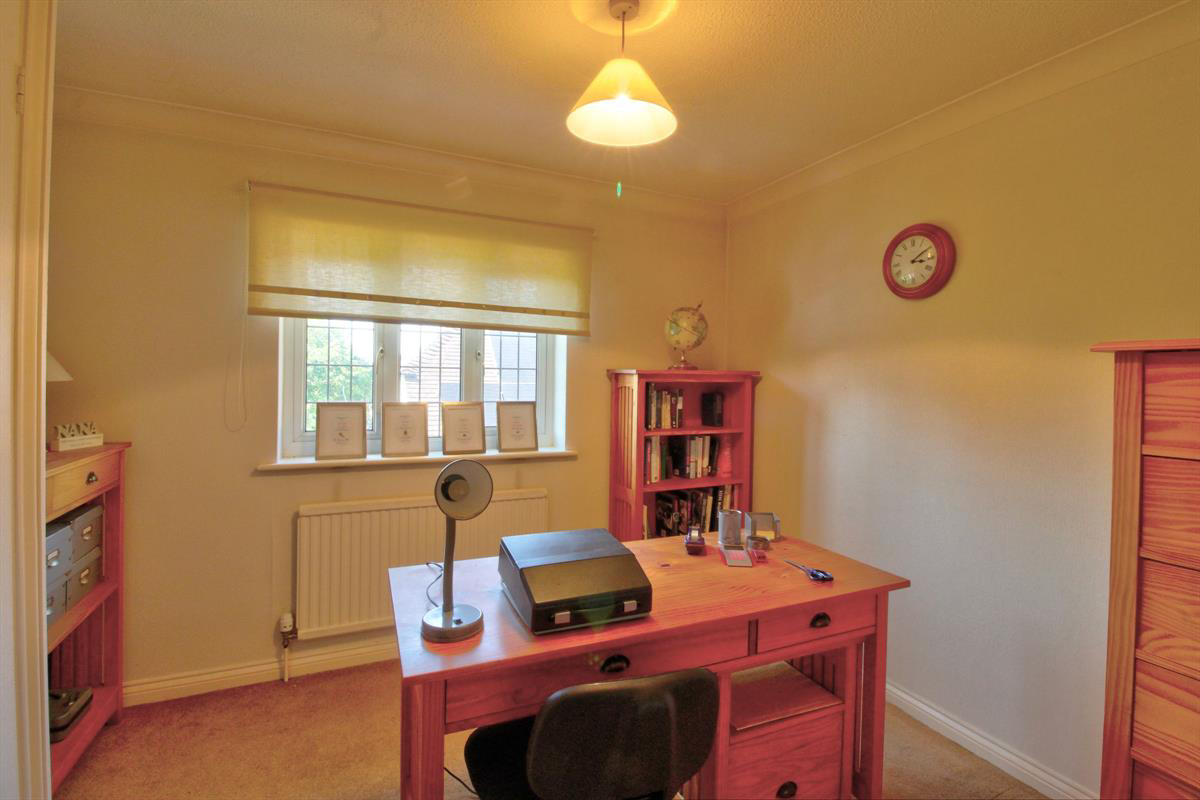 Bakery Close, Roydon, Harlow, photo 17