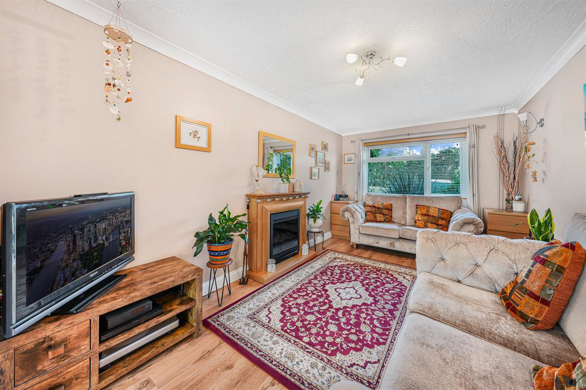 Pyenest Road, Harlow, photo 4