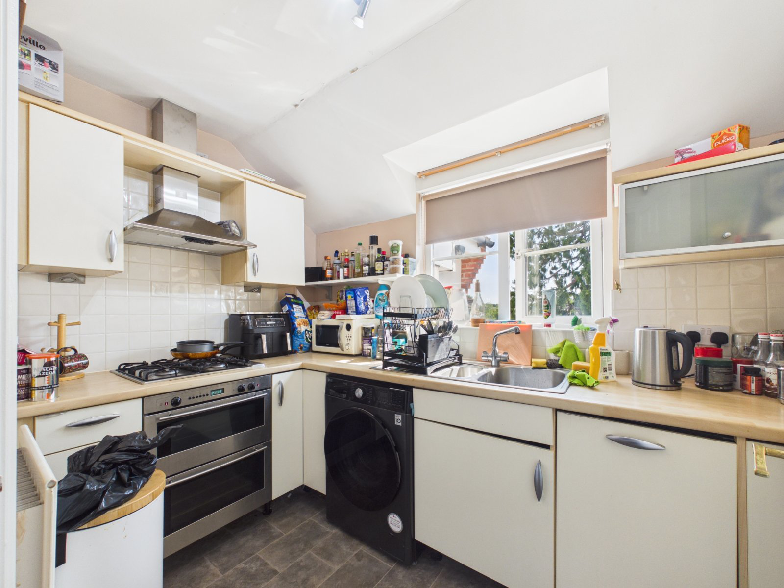 Chantry Close, Sunbury-on-Thames, Surrey, TW16, photo 6
