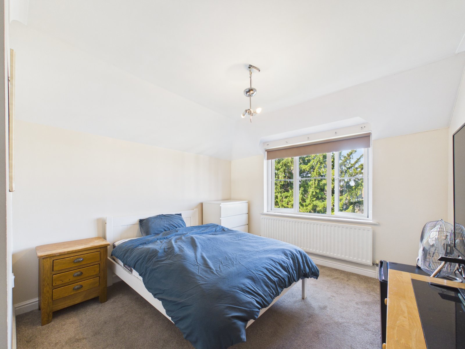 Chantry Close, Sunbury-on-Thames, Surrey, TW16, photo 2