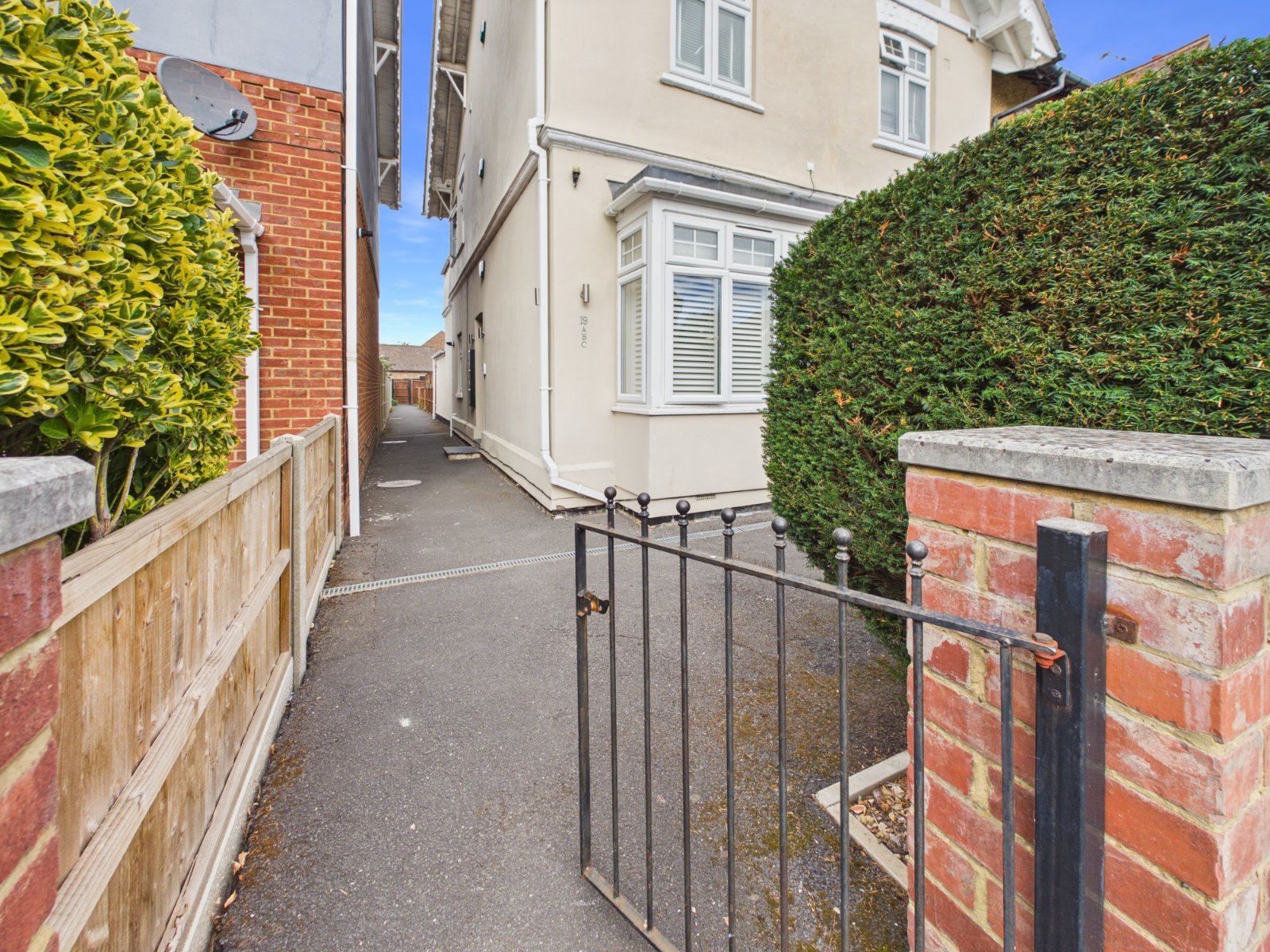 Willoughby Road, Langley, Berkshire, SL3, photo 16