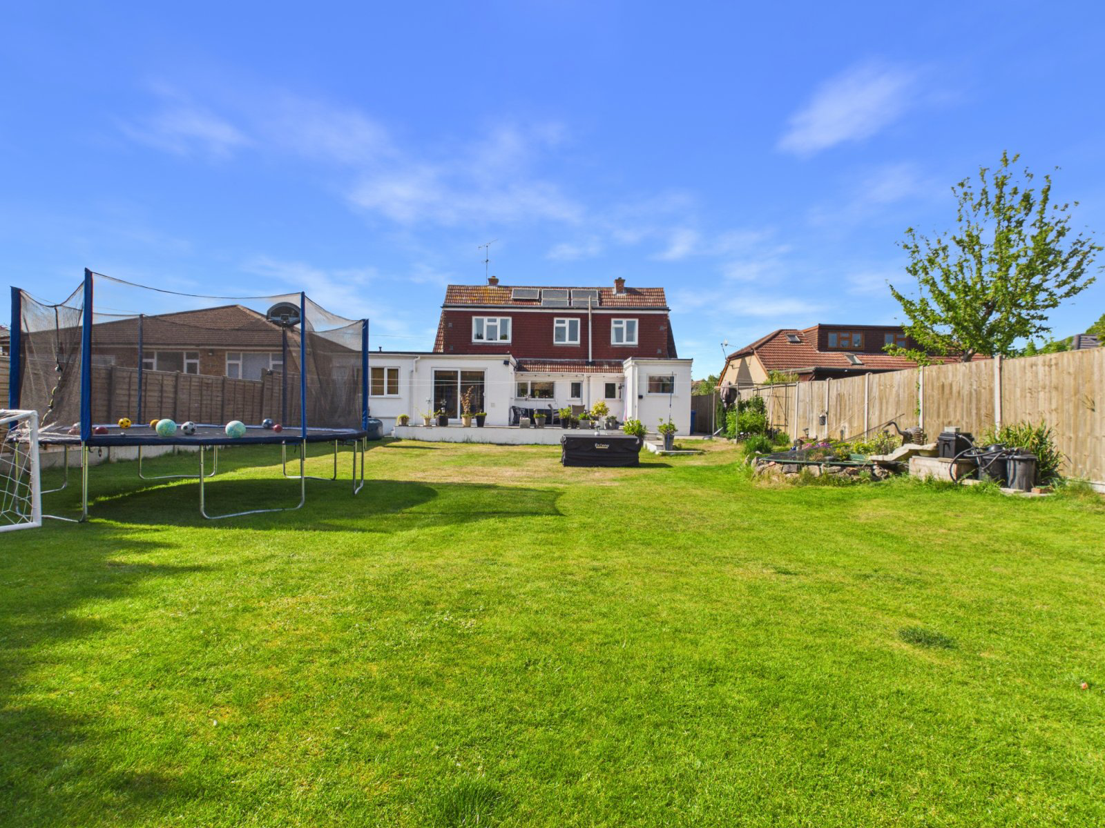 Park Avenue, Wraysbury, Berkshire, TW19, photo 3