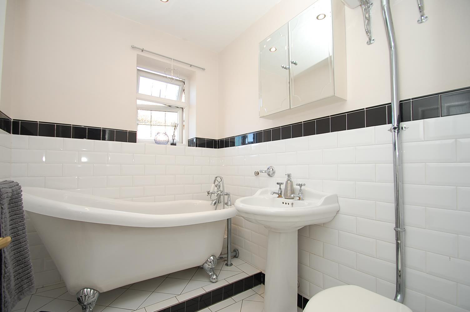 Amersham Road, Chalfont St. Peter, Buckinghamshire, SL9, photo 12