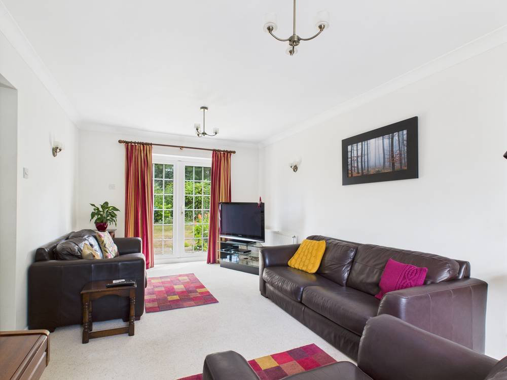 High Street, Wraysbury, Berkshire, TW19, photo 2