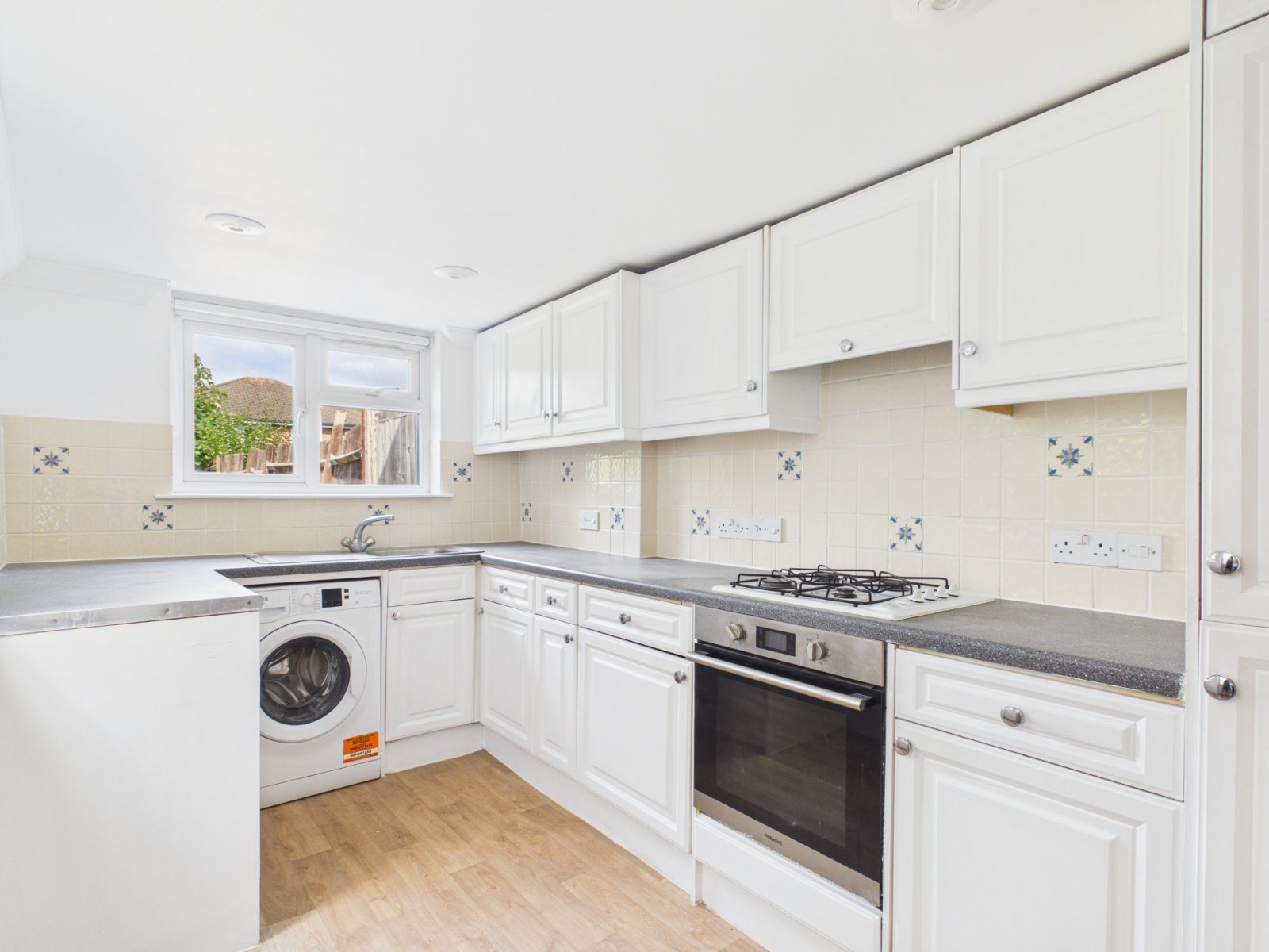 Chapel Park Road, Addlestone, Surrey, KT15, photo 4