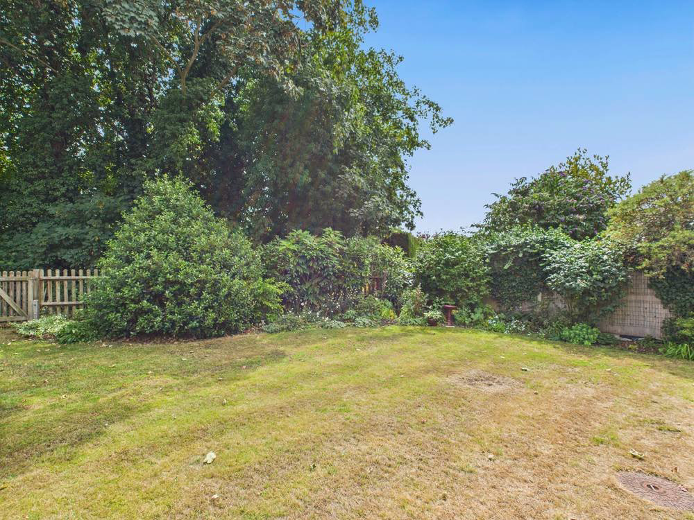 High Street, Wraysbury, Berkshire, TW19, photo 8