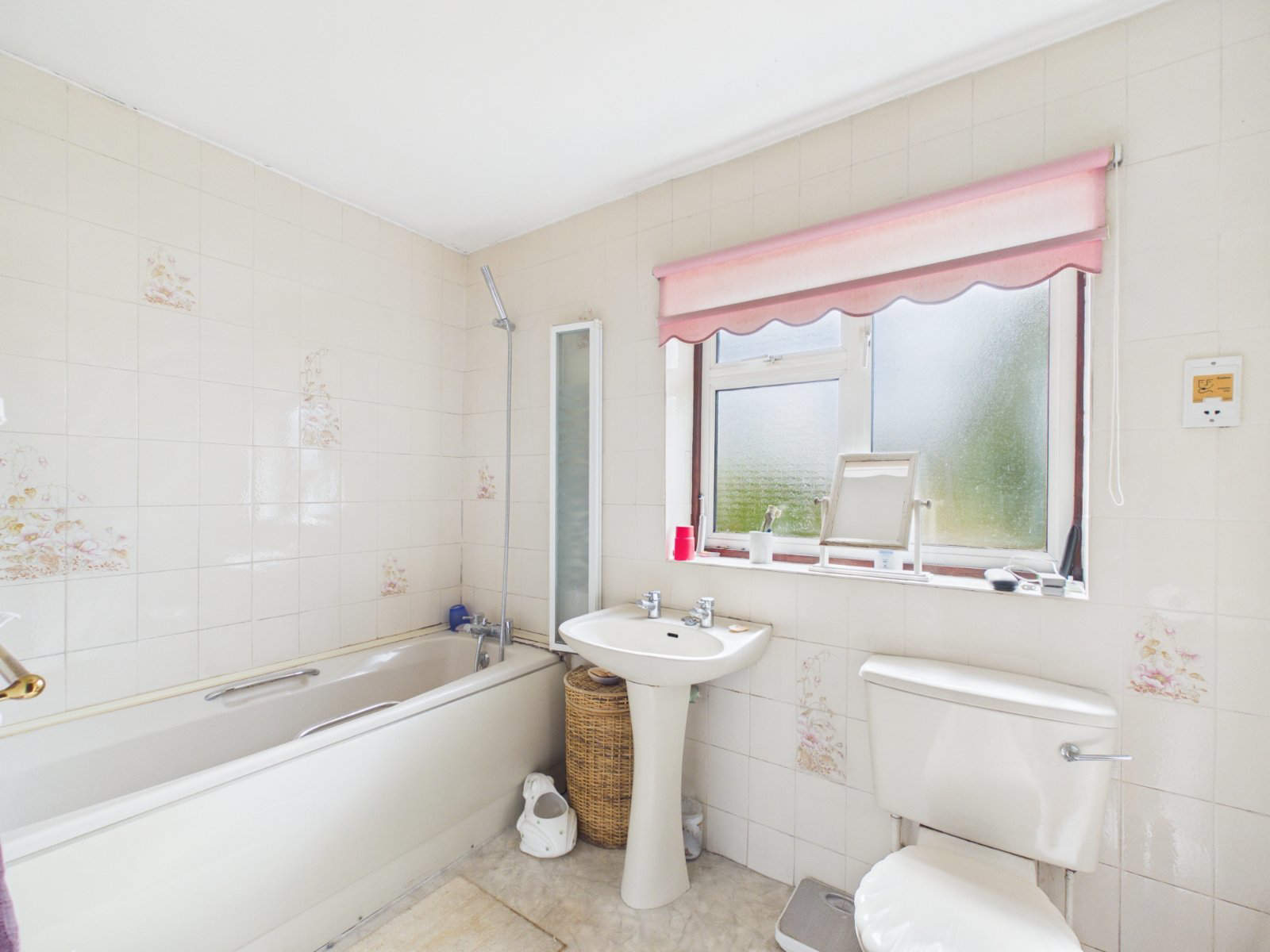 Hereford Close, Laleham, Surrey, TW18, photo 8