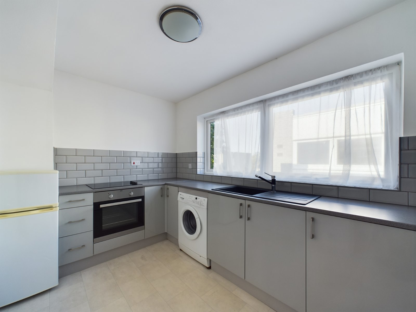 Riverside Road, Staines-upon-Thames, Surrey, TW18, photo 3