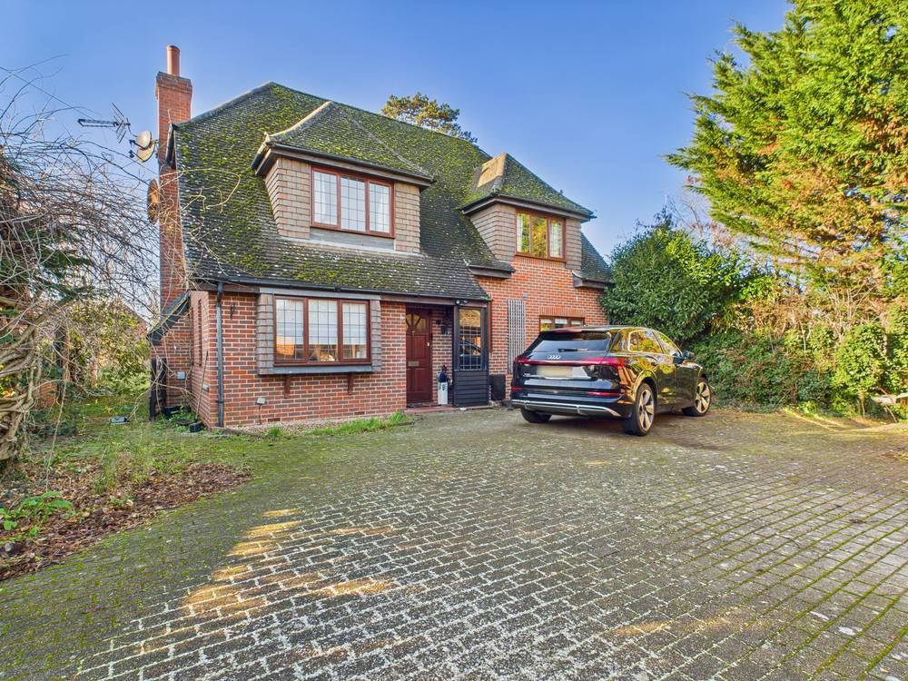 Hill View Road, Wraysbury, Berkshire, TW19
