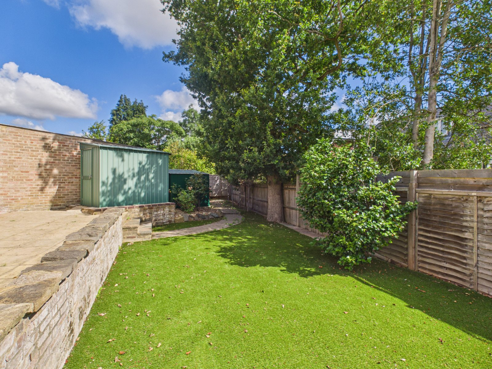 High Tree Close, Addlestone, Surrey, KT15